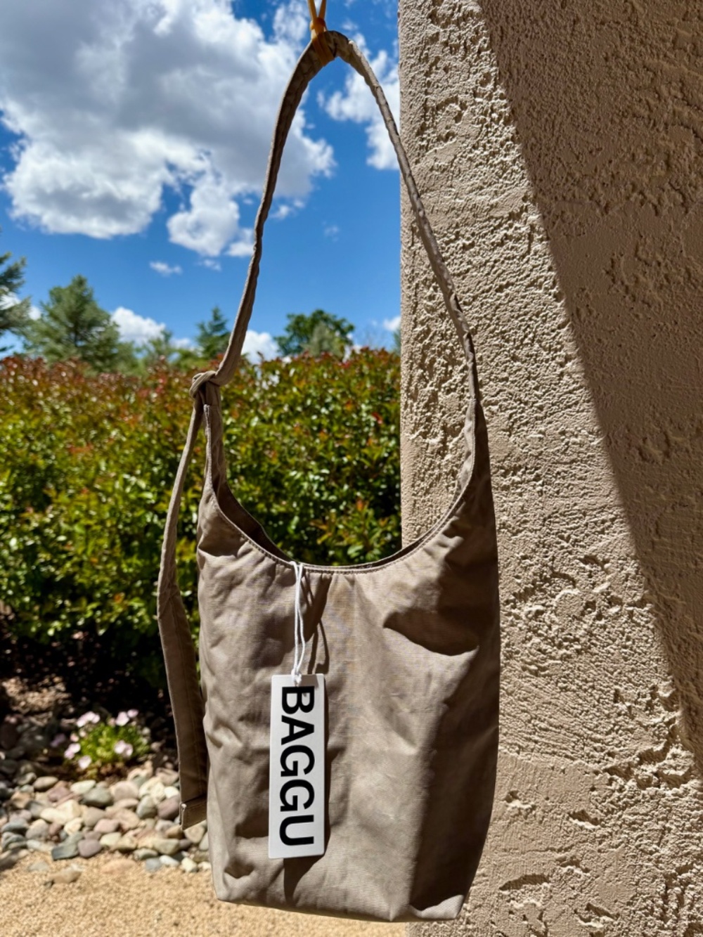 BAGGU Small Nylon Sling Bag - Dove - NWT - Picture 3 of 8